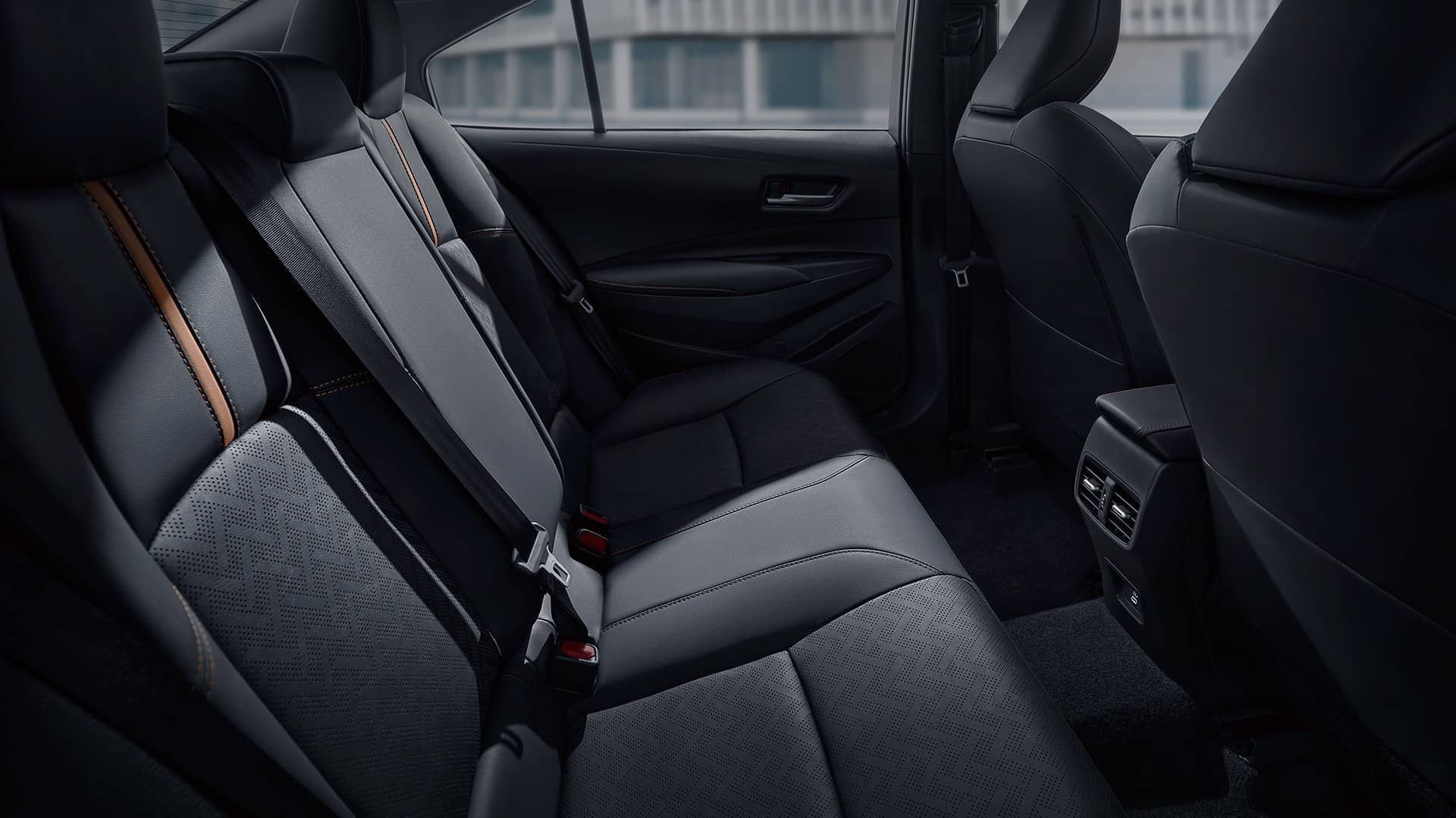 Detail of temperature setting button on kettle bass with digital degree readout.